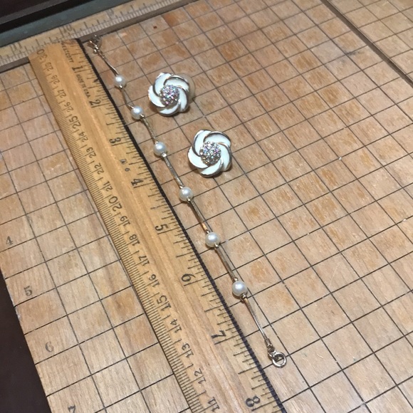 Costume Pearls Bracelet 7.5”L, AB Crystals, Cream Enamel Flower Earrings EVC - Picture 10 of 10